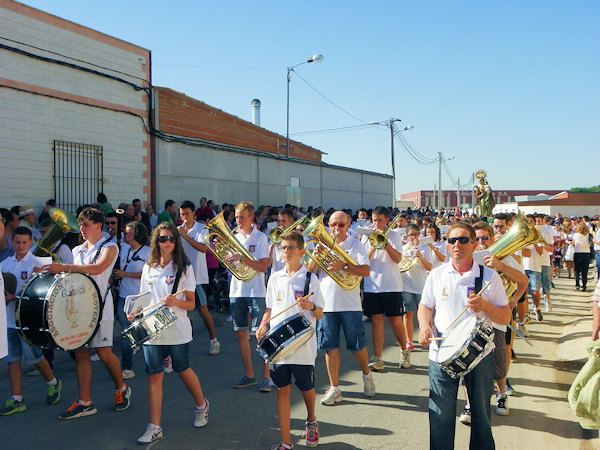 Decenas de personas se congregaron en Mota del Cuervo para la traída de la Virgen de Manjavacas