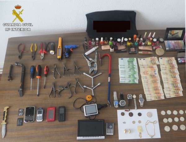Dos detenidos por robar en una casa en Mota del Cuervo y recuperados 6.000 euros en efectivo y varias joyas