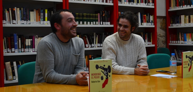 Roberto Osa presenta en Mota 'Morderás el polvo', su última novela