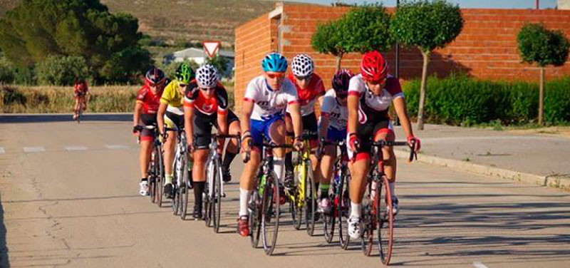 Gran participación y éxito en la 1ª Carrera de Escuelas de Ciclismo de la Peña Ciclista Herrada en Mota del Cuervo