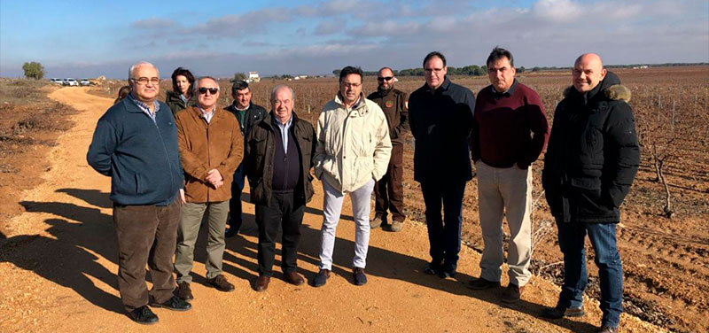 Junta y Diputación invierten 105.000 euros en la mejora de siete caminos en La Mancha conquense