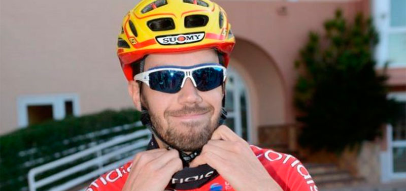 Jesús Herrada sufre sobre el pavé de la novena etapa del Tour de Francia y pierde más de 16 minutos