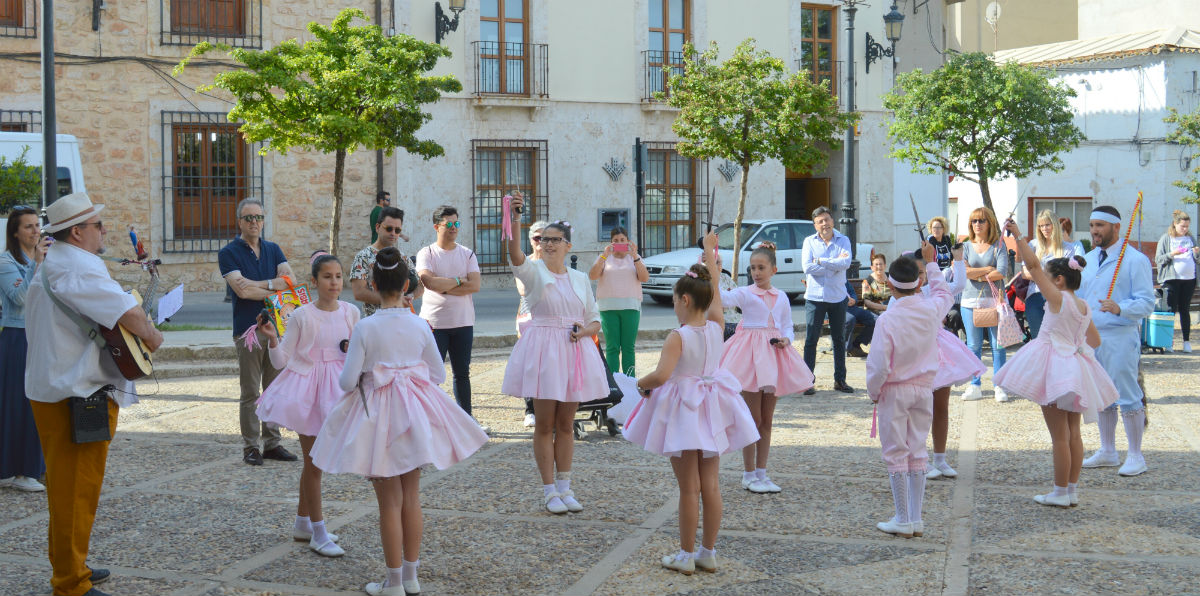 Las Danzantas en la Plaza del Ayuntamiento