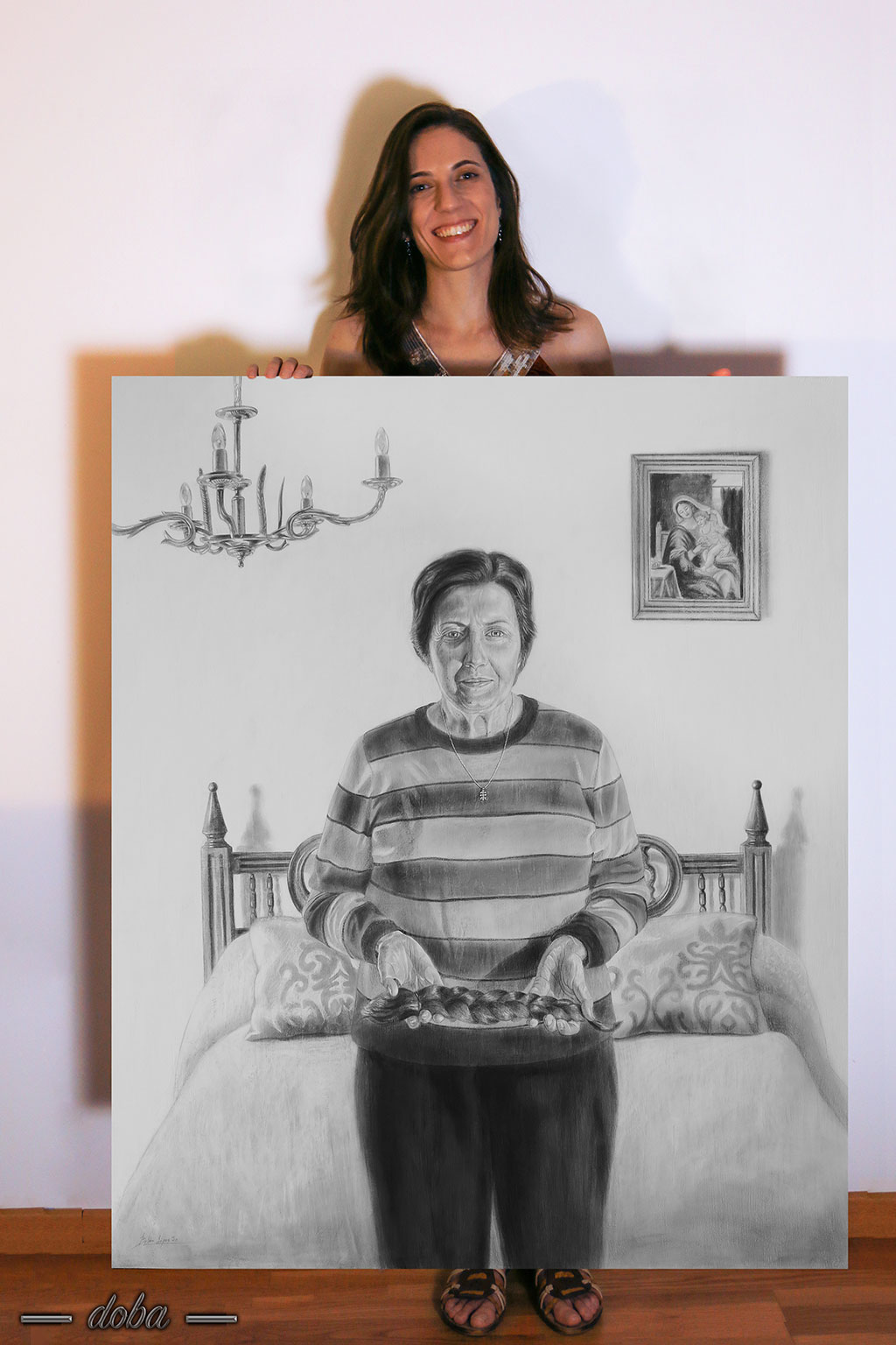 Belén López junto a la obra 'Identidades Perdidas'