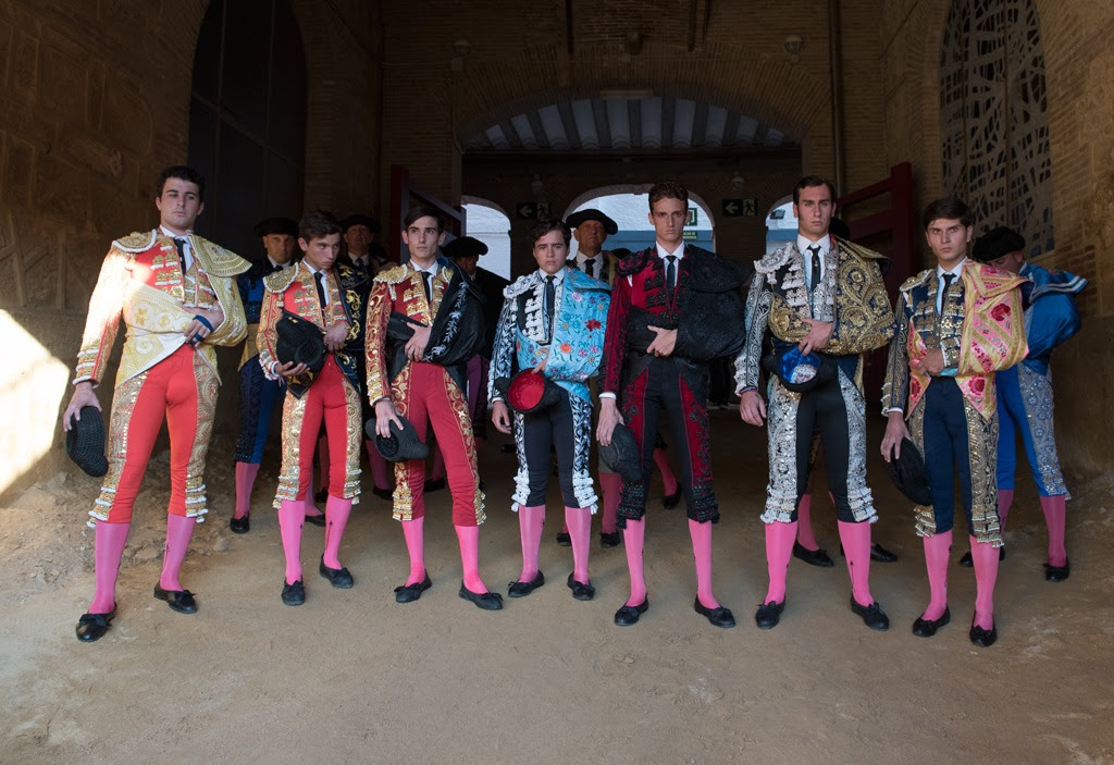 Javier Camps, de la Escuela de Valencia, corta la única oreja de la sin caballos en Valencia