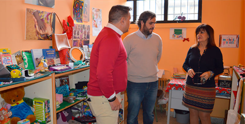 Mercadillo solidario del I.E.S 'Julián Zarco' a beneficio de la Fundación CRIS