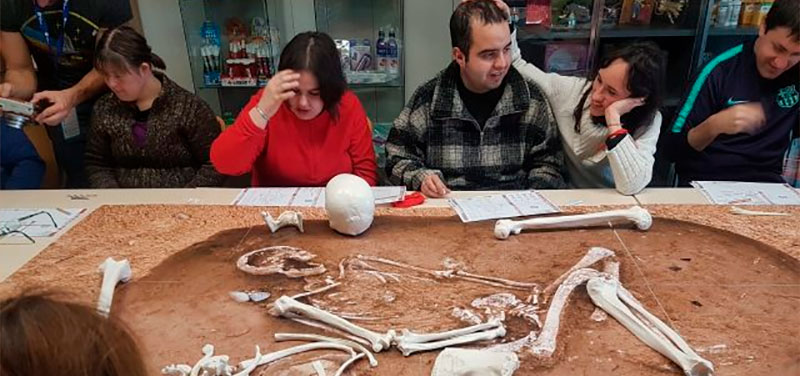 Los habitantes de Mota del Cuervo viajan a la prehistoria con investigadores del CSIC