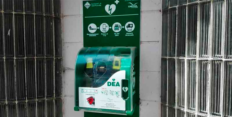 El Ayuntamiento instala un desfibrilador en el Polideportivo de Mota