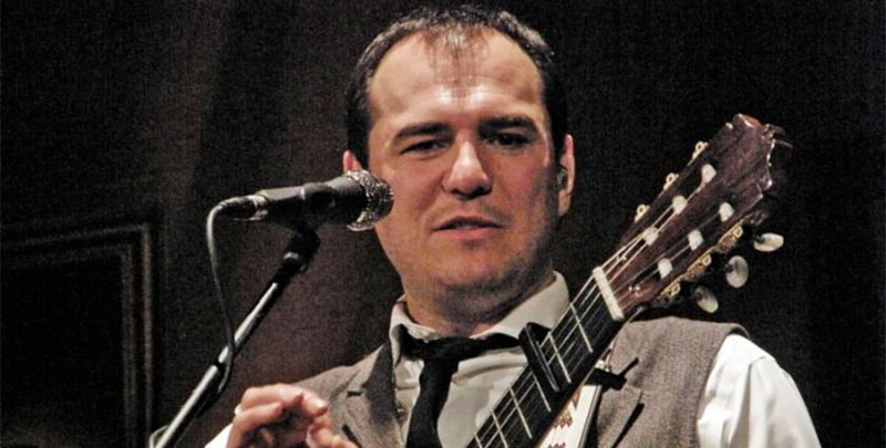 Ismael Serrano actuará este agosto en Mota del Cuervo, que instalará un autocine en Los Molinos
