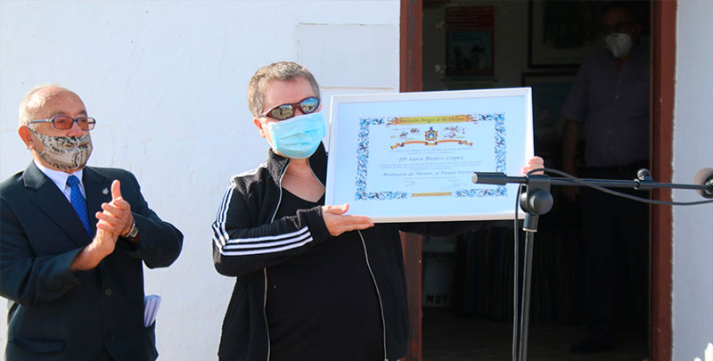 La madre de Sara Bravo y los sanitarios del Mancha Centro reciben los galardones de la Asociación de Amigos de los Molinos