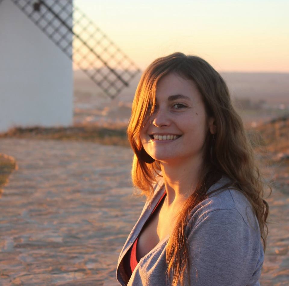 Elena Manjavacas en los Molinos de Mota del Cuervo