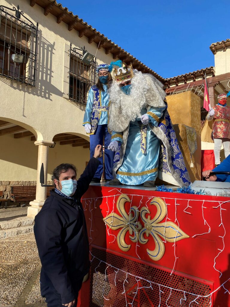 El Alcalde de Mota del Cuervo entrega las llaves del municipio a SS.MM. los Reyes Magos