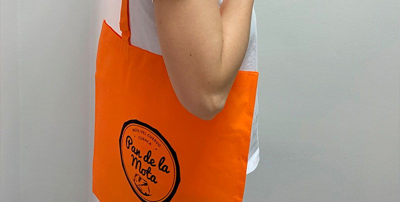 Más de 600 bolsas reutilizables promocionarán el ‘Pan de la Mota’ a nivel nacional y regional