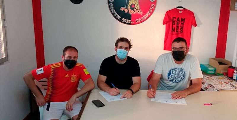 El Ayuntamiento firma el convenio de cooperación con el C.D Mota del Cuervo