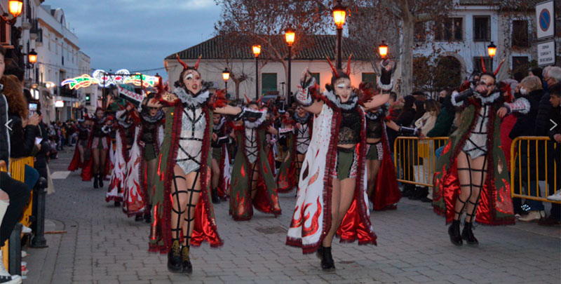 Explosión de alegría y de color en el primer desfile de Carnaval de Mota de Cuervo