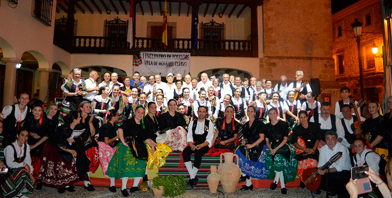 El I Encuentro folklórico de Mota del Cuervo rinde homenaje a la riqueza cultural de la comarca