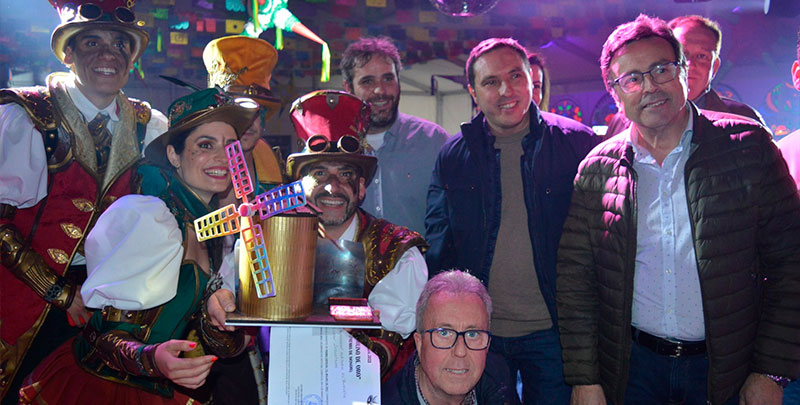 La asociación cultural El Burleta, primer Molino de Oro en el Concurso Comarcal de Comparsas de Mota