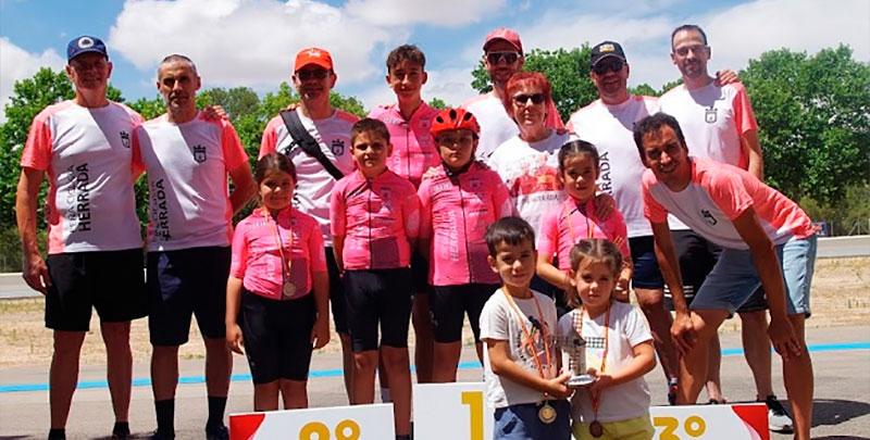 El Velódromo Hermanos Herrada de Mota del Cuervo recibe a las escuelas de ciclismo de la región