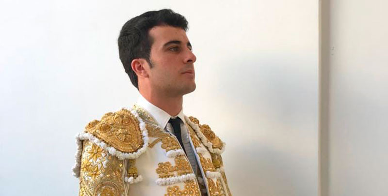 Jesús de la Calzada se rompe -sin espada- y Mario Arruza paga con sangre su entrega