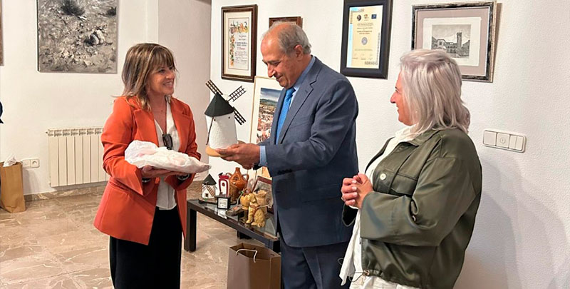 El Pleno del Consejo Consultivo se reúne en Mota del Cuervo y es recibido por la alcaldesa, Irene Cabrera